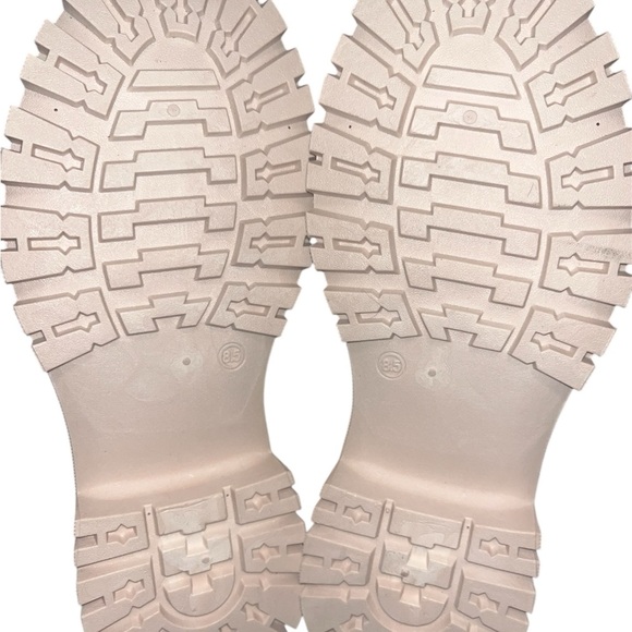 NWOT Mata Chic Blush Pink Ankle Boots with Gold Chain - Picture 5 of 6